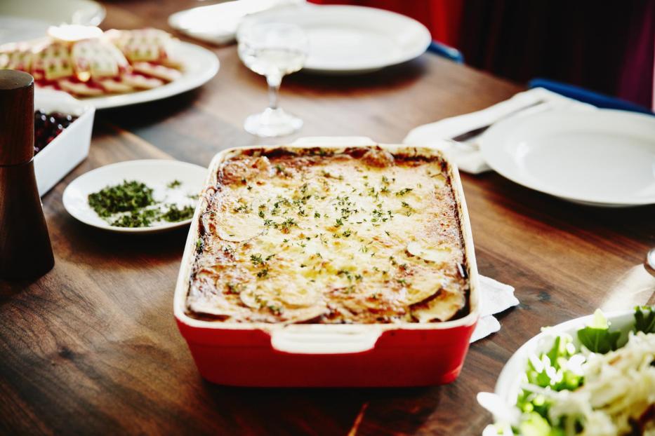 Kartoffelauflauf mit Käse überbacken