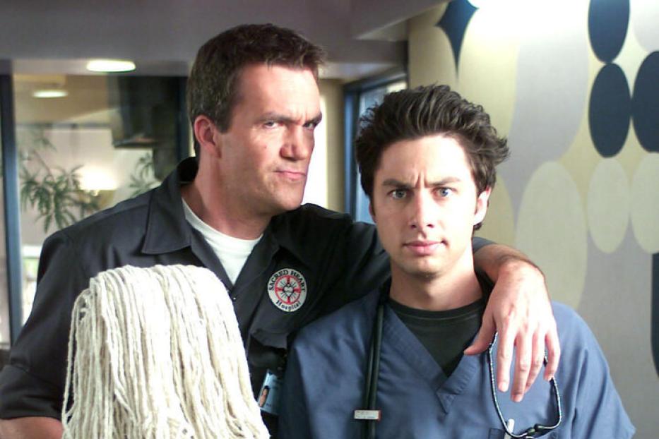 Scrubs schieb Serien-Geschichte. Im Bild: Der Hausmeister (Neil Flynn) und "J.D." Zach Braff