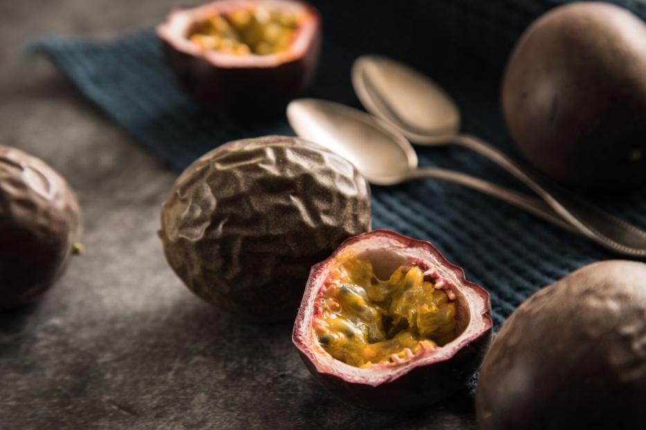 Die schrumplige Schale zeigt die Reife und Süße der Passionsfrucht an