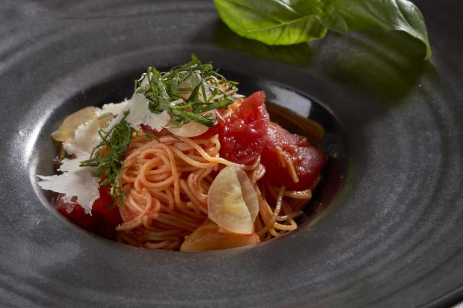 Angel Hair Pasta, Tomaten, Basilikum, Knoblauch