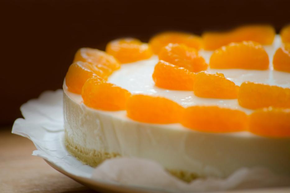 Fruchtiger Mandarinen-Cheesecake mit knusprigem Boden