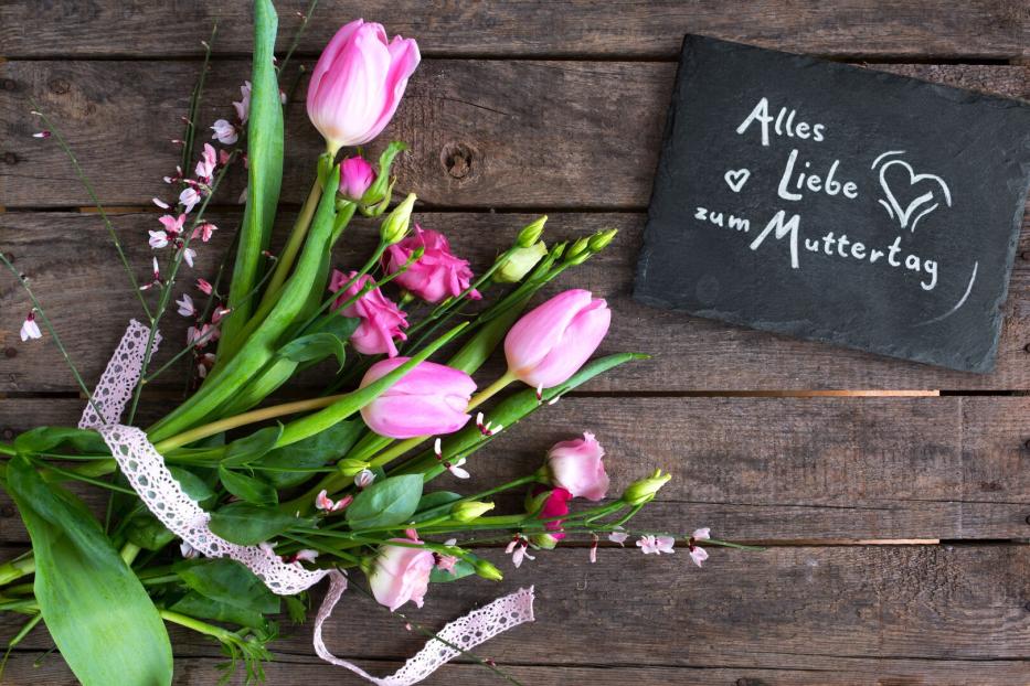 Floral greetings for mothers day