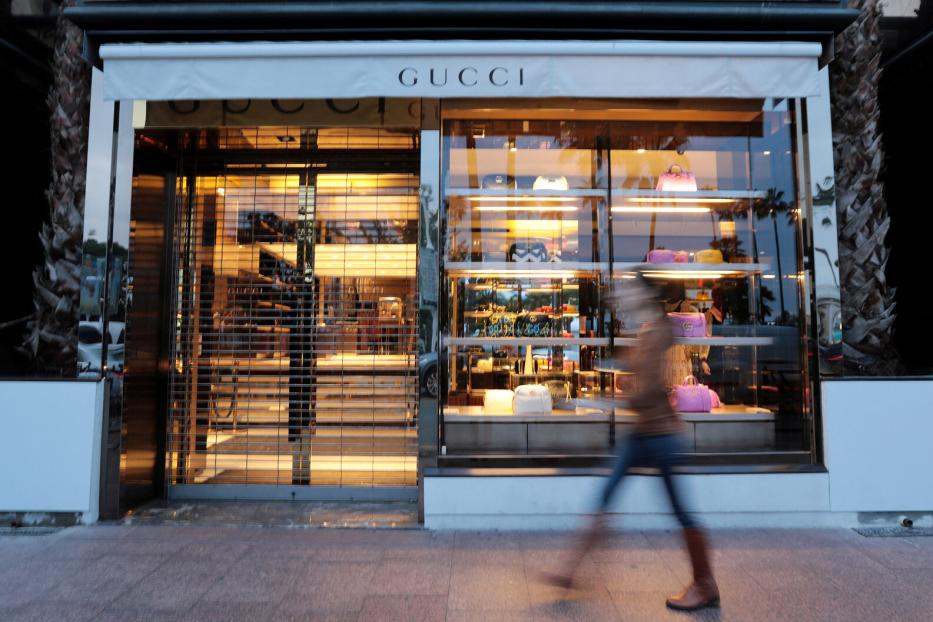 In zehn Gucci-Shops ist die neue Mode von Demna Gvasalia erhältlich.