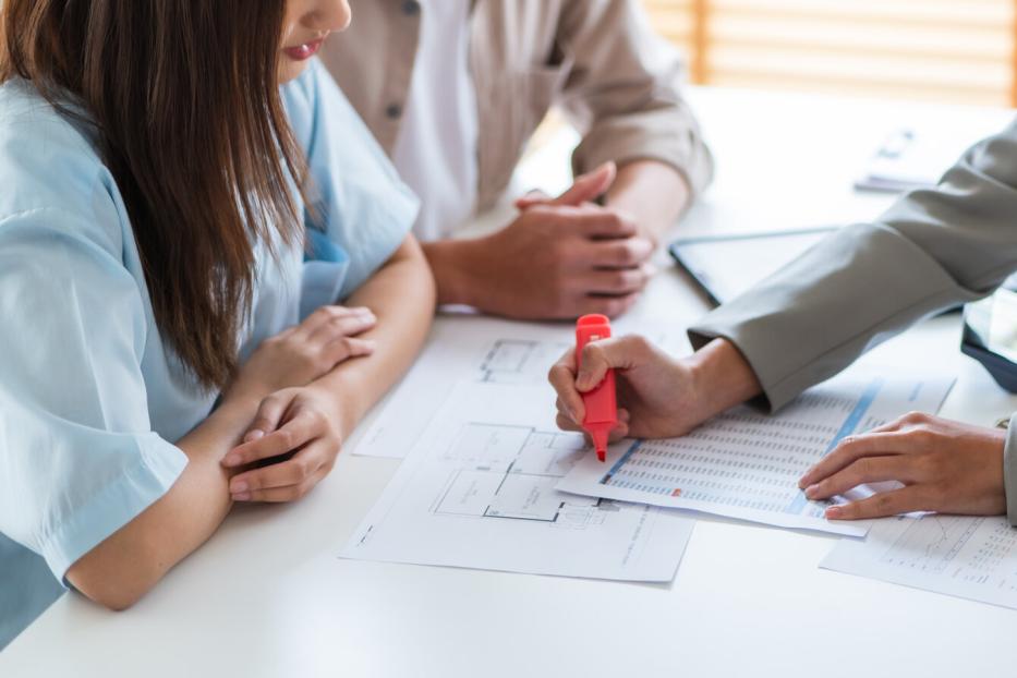 Gemeinsame Finanzen sind praktisch, schaffen aber nicht automatisch Harmonie. 