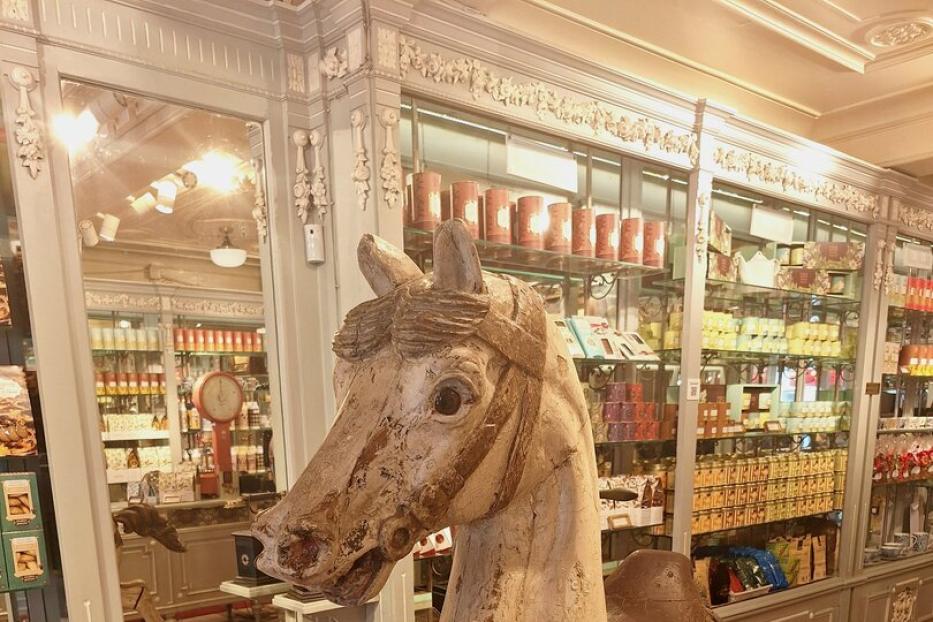 Holzpferd in einem Geschäft in Lissabon