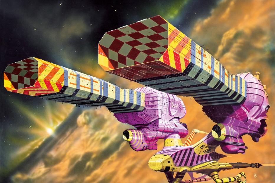 Ein großes futuristisches Raumschiff mit bunten Mustern schwebt vor einem wolkigen, orangefarbenen Weltraumhintergrund.