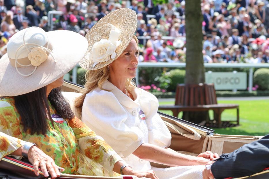 Pferderennen  Ascot 2025:  Sperling fuhr in der Kutsche vor und zeigte sich in der königlichen Loge gut gelaunt neben König Charles