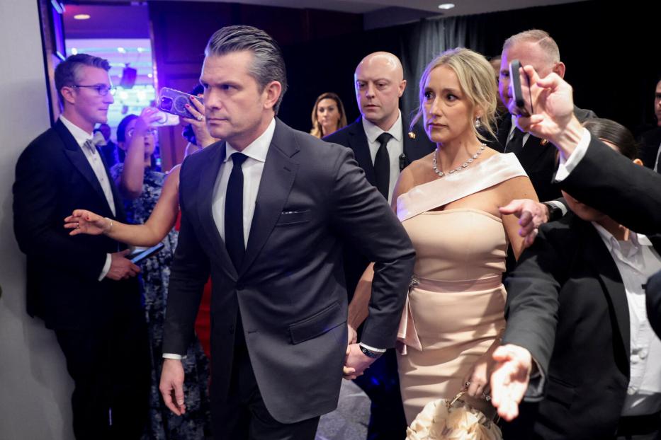 Pete Hegseth und Jennifer Rauchet verlassen das Correspondents Dinner