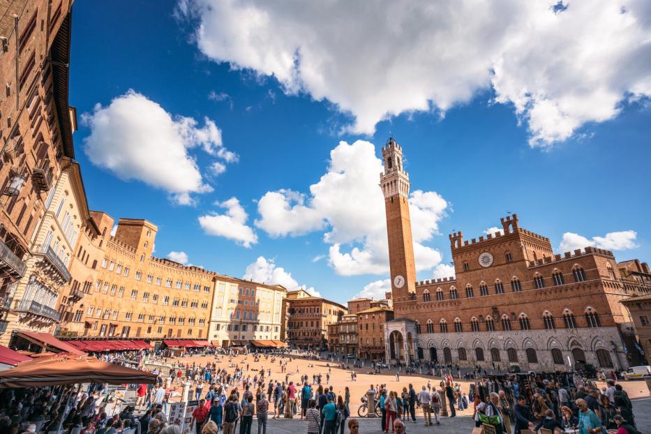 Weitwinkel Foto der Piazza del Campo in Siena