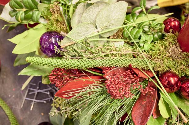 Adventkranz aus Trockenblumen: nachhaltig und dekorativ