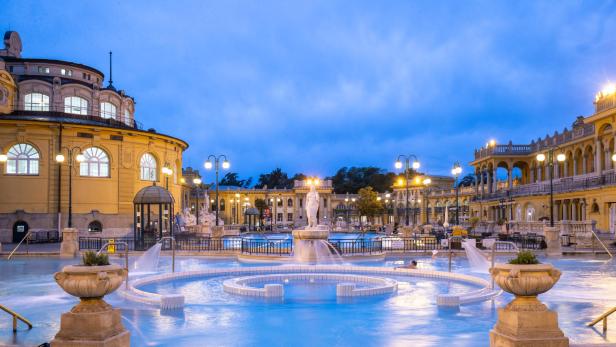 Das Széchenyi-Heilbad ist eines der größten Thermalkomplexe Europas