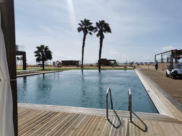 Pool mit Blick auf den Atlantik auf Sal