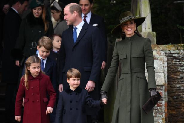 TOPSHOT-BRITAIN-ROYALS-CHRISTMAS