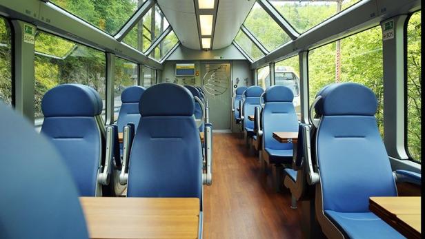 Exklusives Interieur im Panoramawagen der Mariazellerbahn