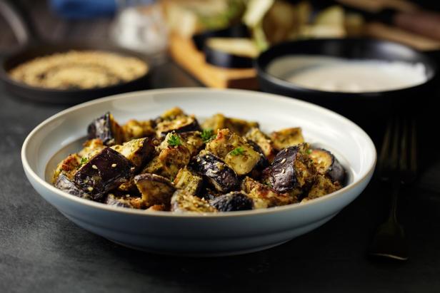 Gebratene Aubergine Würfeln mit Sesam - Stock-Fotografie