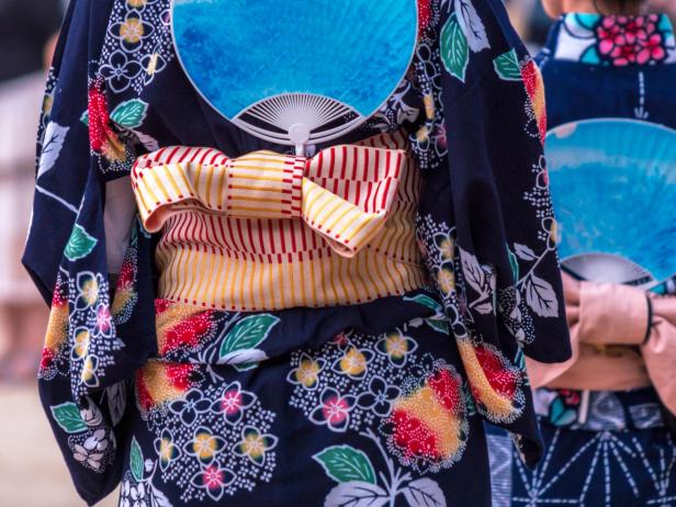 Japanische Frauen tragen traditionelle casual Sommer Kostüm "Yukata" "Kimono" - Stock-Fotografie