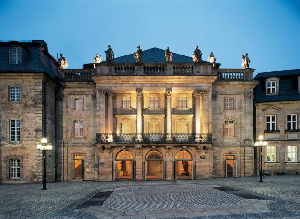 Bayreuth_Markgräfliches_Opernhaus,_Haupteingang,_UNESCO_Weltkulturerbe