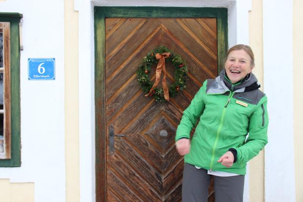 Erni Kirchweger vor dem Haus in Effertsbach 6, wo Marlen Haushofer geboren wurde