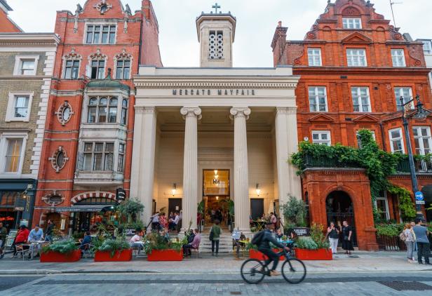 Mercato Mayfair in der St. Mark's Church in London