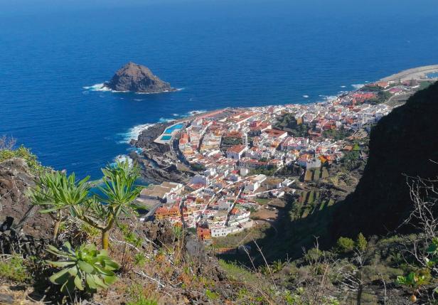 Blick auf Garachico, Bucht und Meer