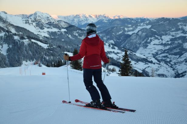 Großarl: Blick frühmorgens von der Bergstation ins Gebirge