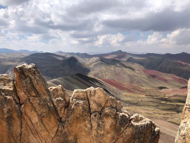 Das Farbenspiel der Rainbow Mountains.