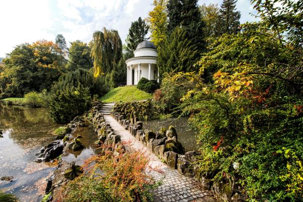 Kassel: Pavillon im Bergpark Wilhelmshöhe