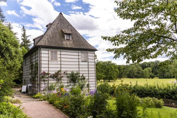 Gartenhaus in grüner Idylle