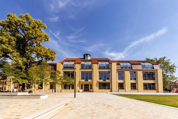 Bauhaus-Universität Weimar, Hauptgebäude 