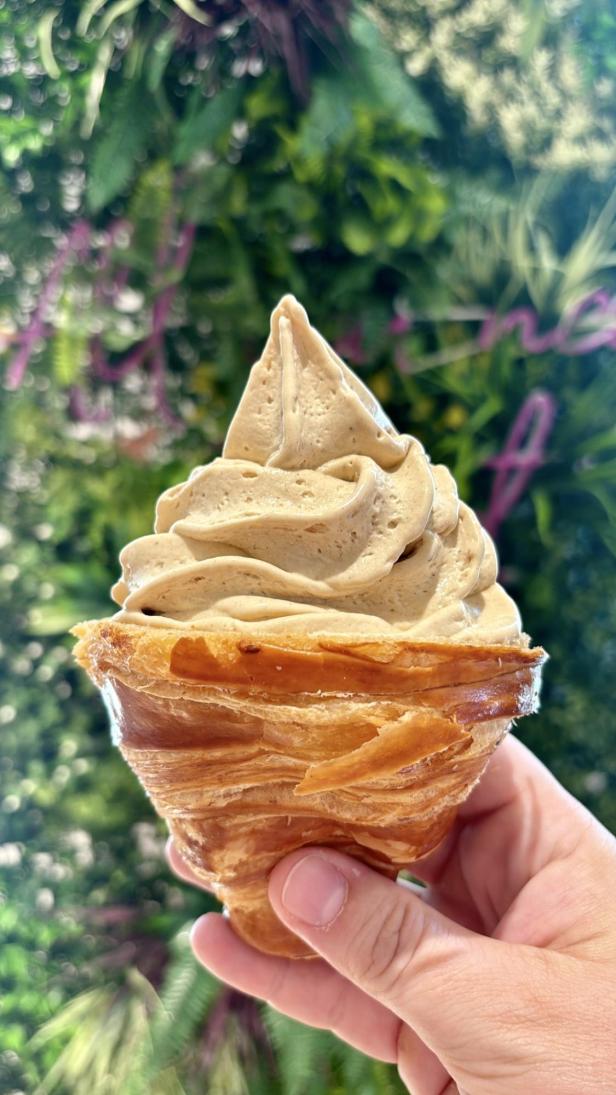 Croissant-Eis mit hausgemachten cremigen Milcheis