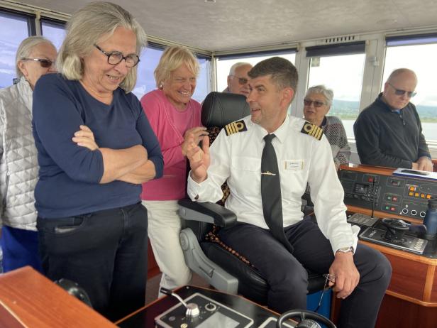 Ein Besuch beim Kapitän samt Einführung in Donau-Navigation