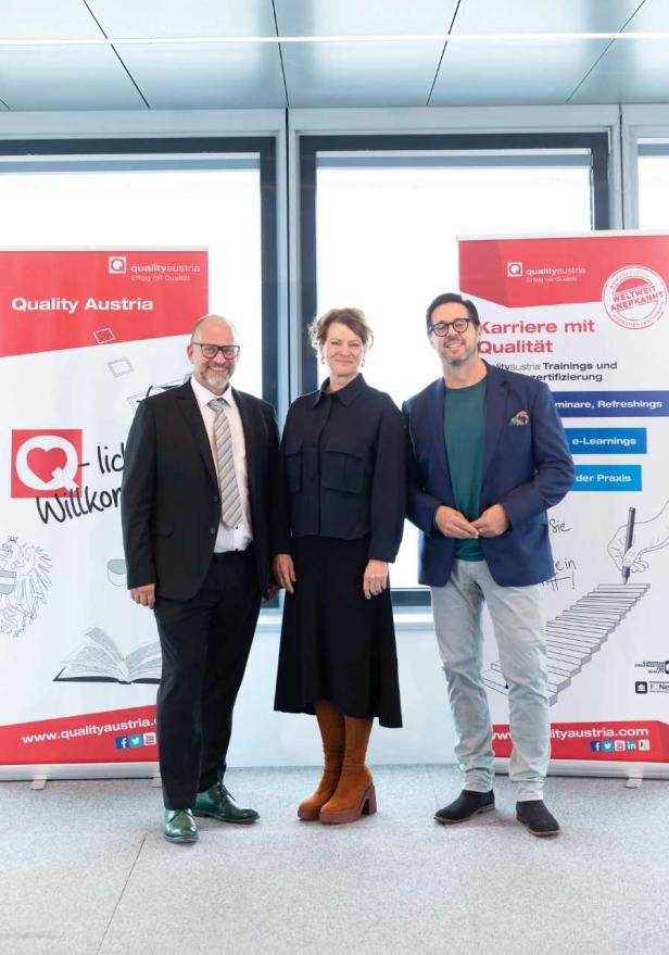 Hanni Rützler mit Kollegen und Moderator beim Lebensmittelforum von Quality Austria