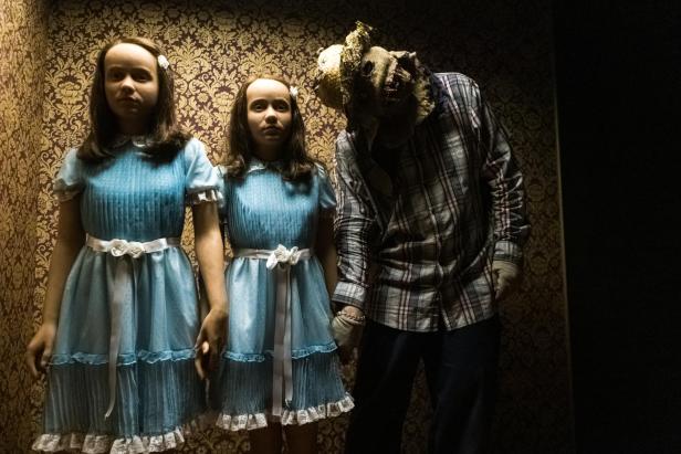 Halloween im Wachsmuseum Madrid: Da geben sich Scarecrow und die Zwillinge aus Shining die Hand 