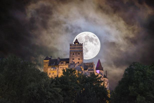 Siebenbürgen, auch Transsilvanien genannt: Schloss Bran in der Stadt Bran hat genau genommen nichts mit Graf Dracula zu tun