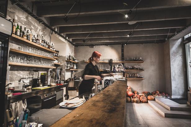 Start in den Tag, im Stadtzentrum von Brünn: das Café Momenta