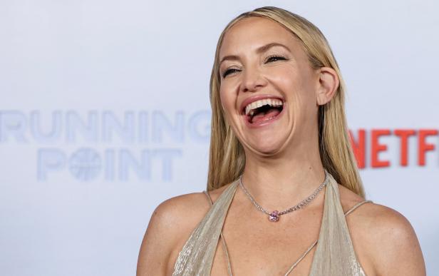 Kate Hudson lacht bei der Premiere ihrer TV-Serie "Running Point" in Los Angeles