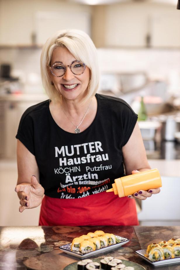 Schlagerkochbuch: Claudia Jung kocht Mango Rolls