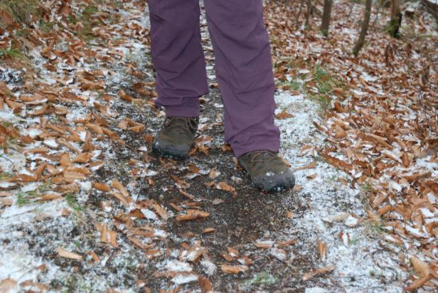 Rutschfest, wasserdicht und zumindest bei leichten Minustemperaturen kälteresistent: Die "Tracker Winter II SG Womens"-Barfußschuhe 