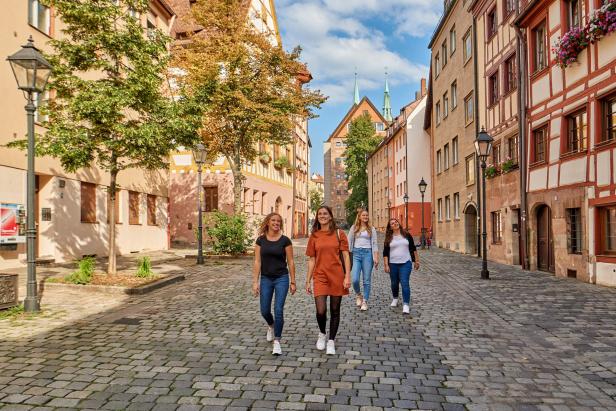 Sommer in Nürnberg Straße in Nürnberg im Sommer