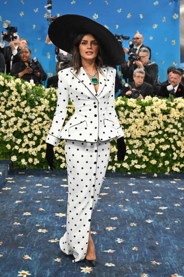 US-ENTERTAINMENT-FASHION-METGALA-CELEBRITY-MUSEUM-RED CARPET