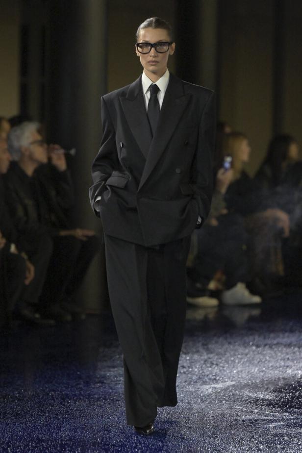 Saint Laurent - Paris Fashion Week RTW Spring 2025 - Runway