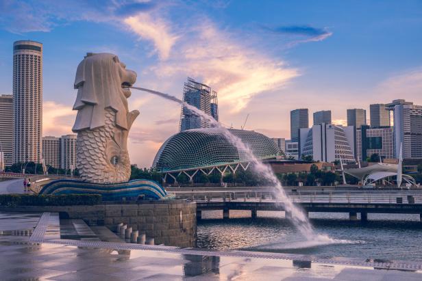 singapore merlion at merlion park, marina bay