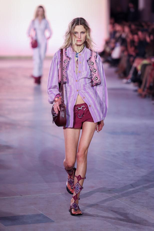 Isabel Marant: Runway - Paris Fashion Week - Womenswear Spring-Summer 2025