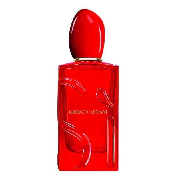 Ein roter Flacon mit Eau de Parfum. 