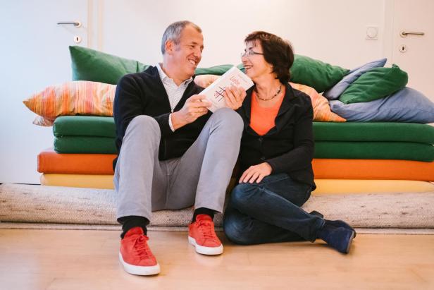 Roland und Sabine Bösel sind Psychotherapeuten, Paartherapeuten, Buchautoren und verheiratet. Roland und Sabine Bösel sind Psychotherapeuten, Paartherapeuten, Buchautoren und verheiratet.