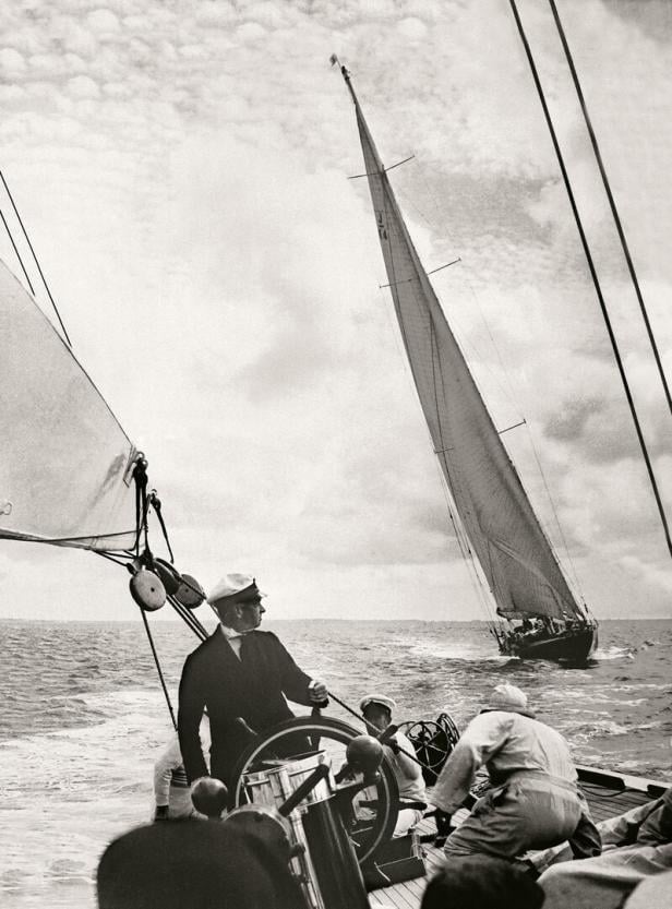 The Endeavour Ii Aiding The Endeavour I During The Ryde Selection In 1936