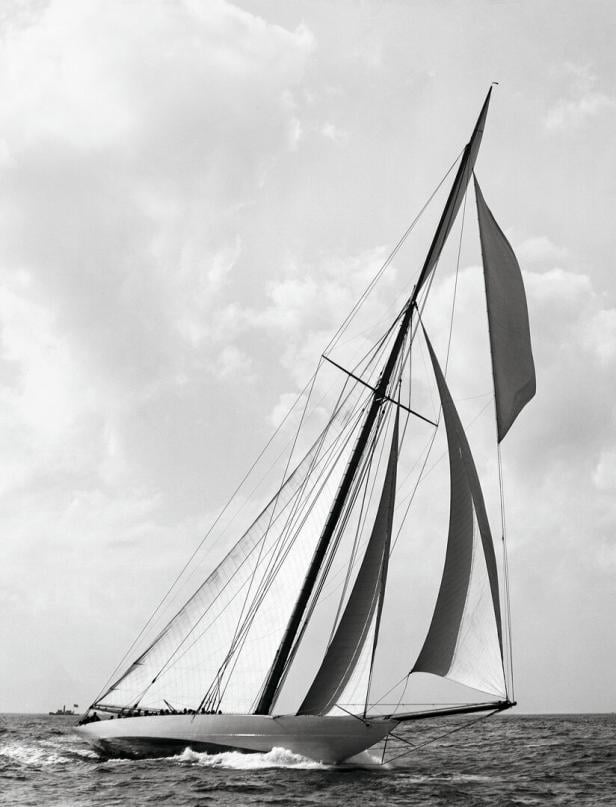 Columbia coming for the line, 1899 Oct 17, .