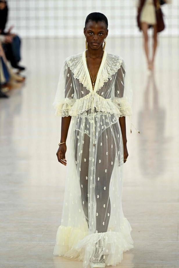 Nachthemd von Chloé FASHION-FRANCE-WOMEN-CHLOE