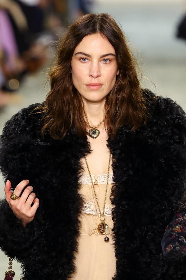 ChloÃ©: Runway - Paris Fashion Week - Womenswear Fall/Winter 2025-2026