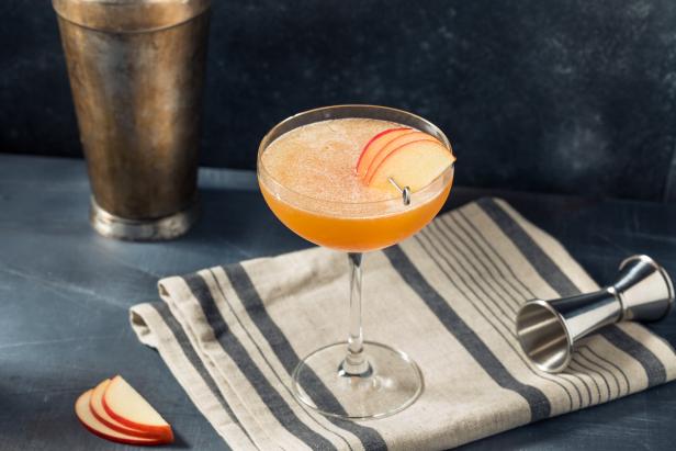 Boozy Refreshing Apple Martini Cocktail